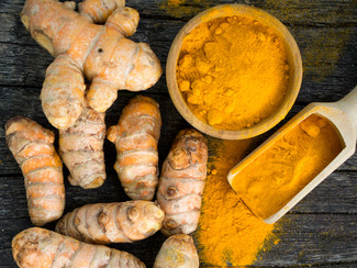 Whole turmeric root and powder.
